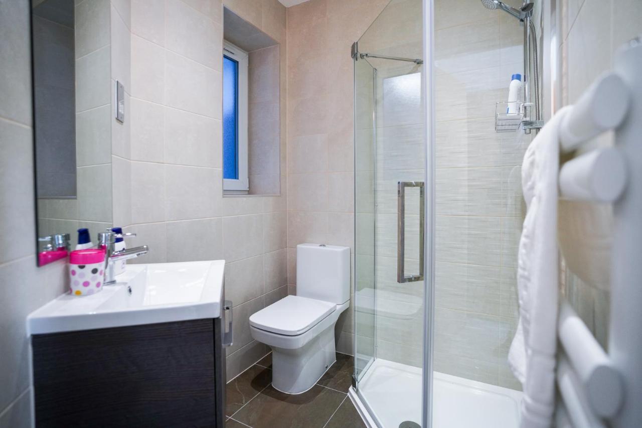 Royal Stuart Lane - Townhouse By The Bay With Parking * Cardiff