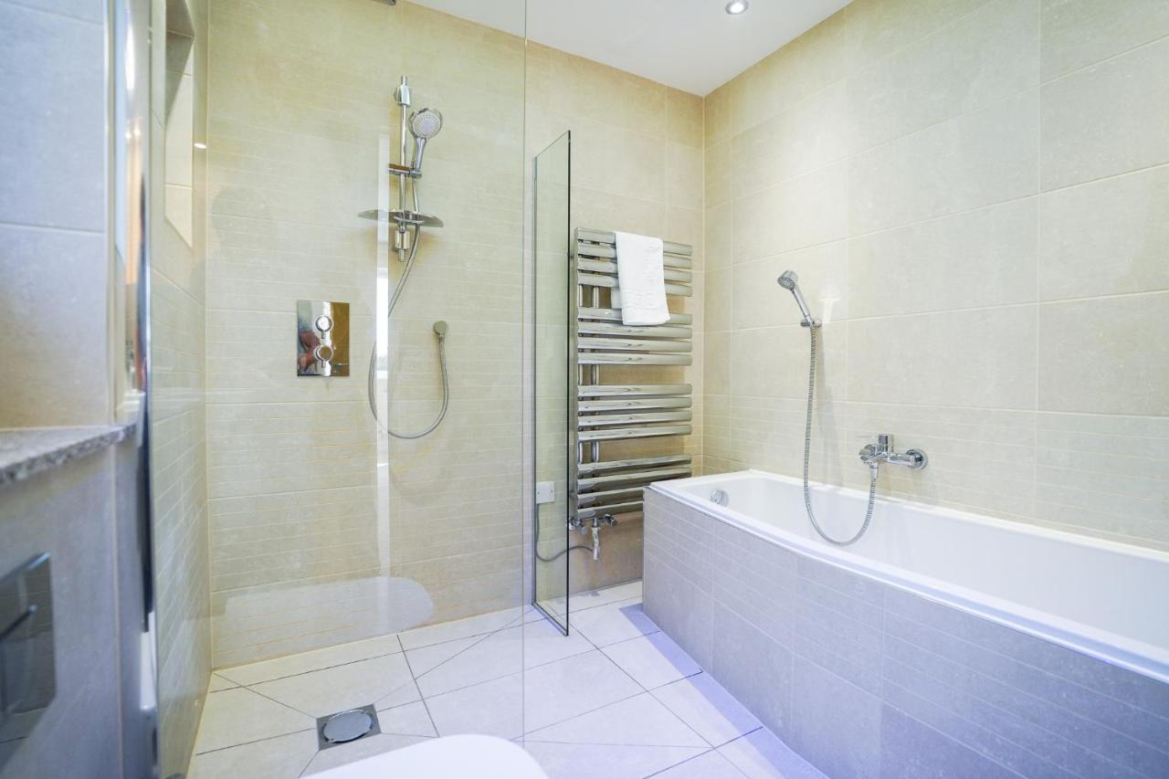 Holiday home Royal Stuart Lane - Townhouse By The Bay With Parking *