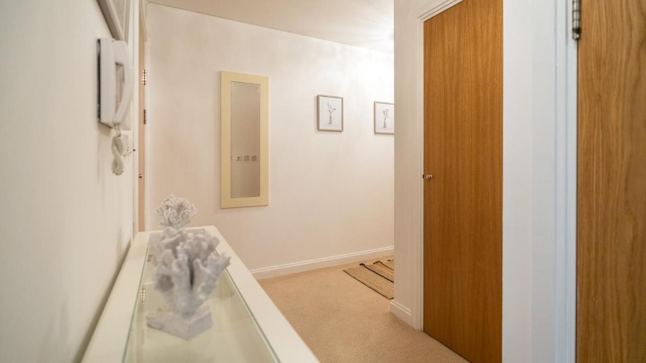 Hansen Court - Stylish Bay With Parking And River Views Apartment