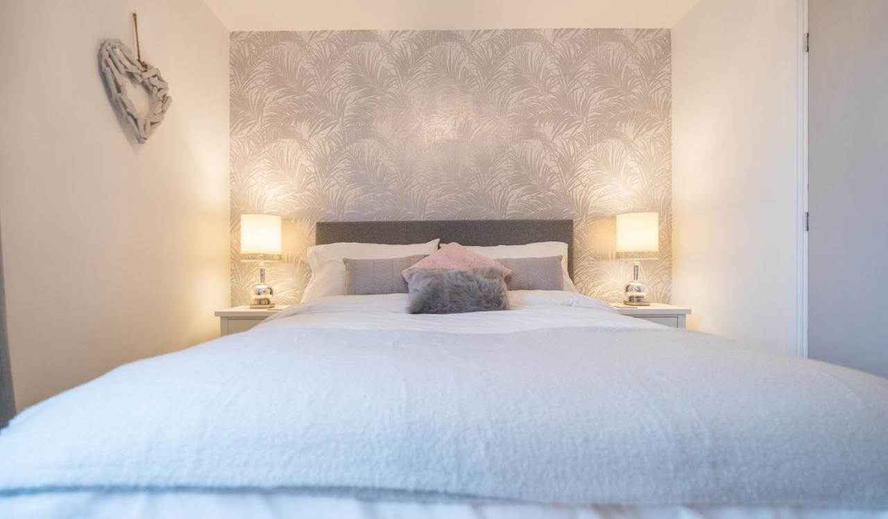 Hansen Court - Stylish Bay With Parking And River Views Apartment *