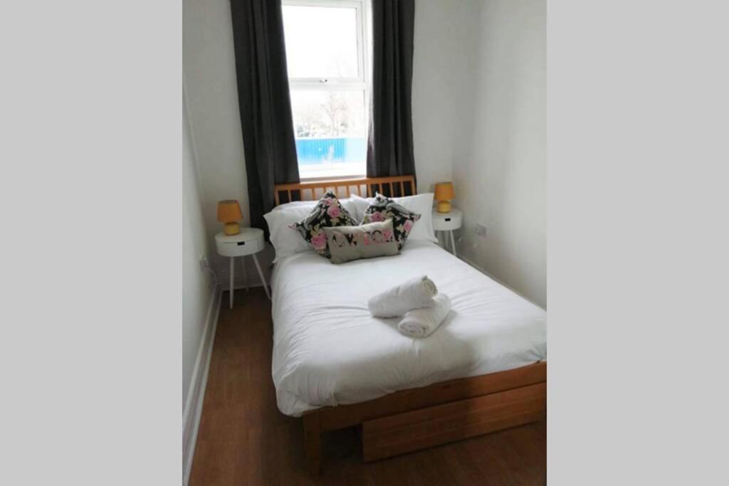A Modern 2 Bedroom Close To The Centre Apartment *