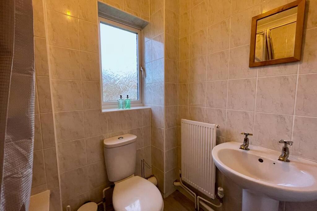 House Near Llandaff For Up To 6 With Parking Holiday home