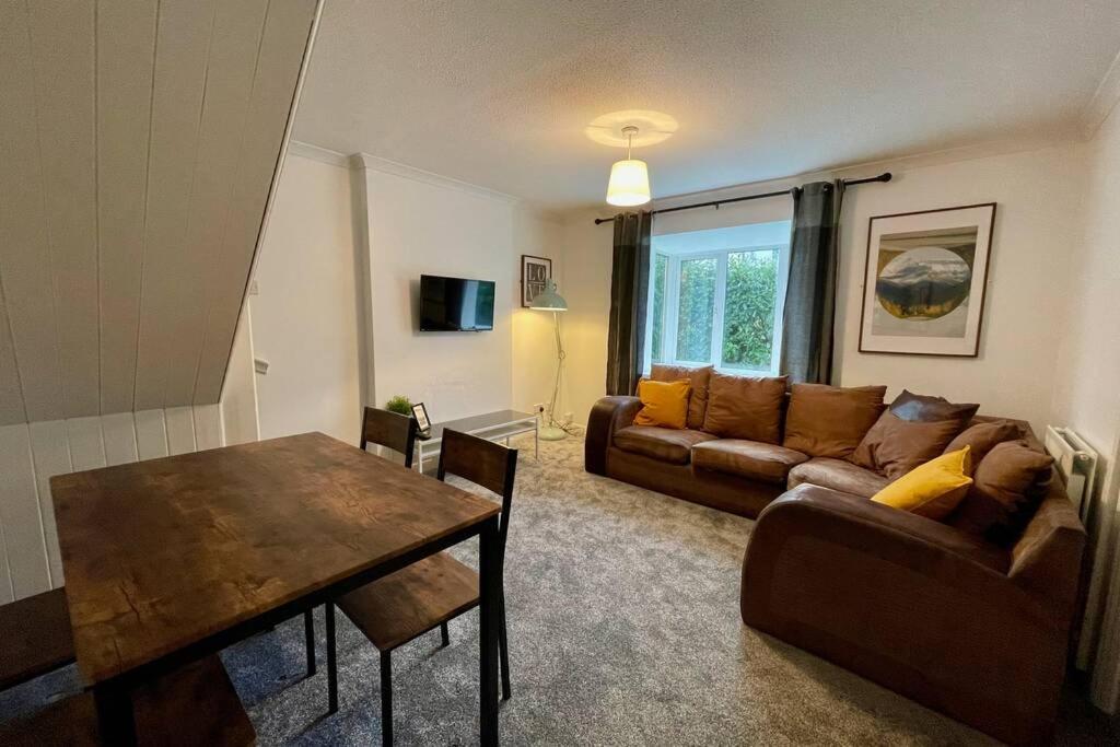 House Near Llandaff For Up To 6 With Parking Holiday home *