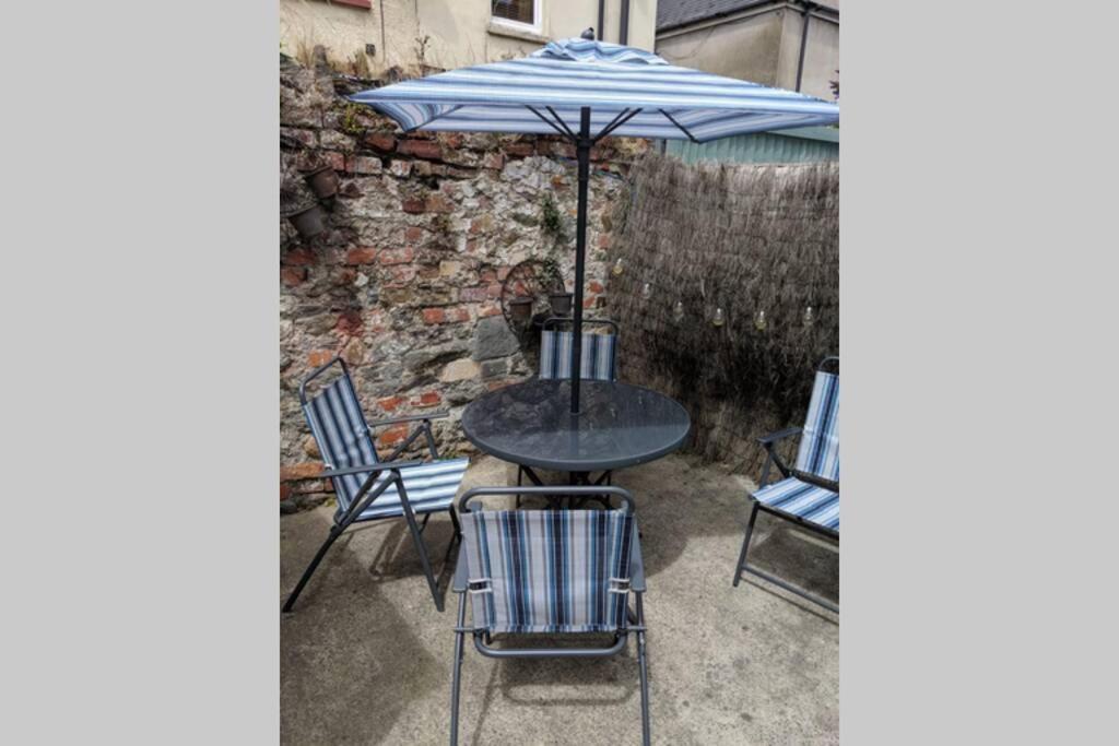Cozy Hidden Gem In The Bay 10 Mins Walk From Wmc With Parking Apartment *