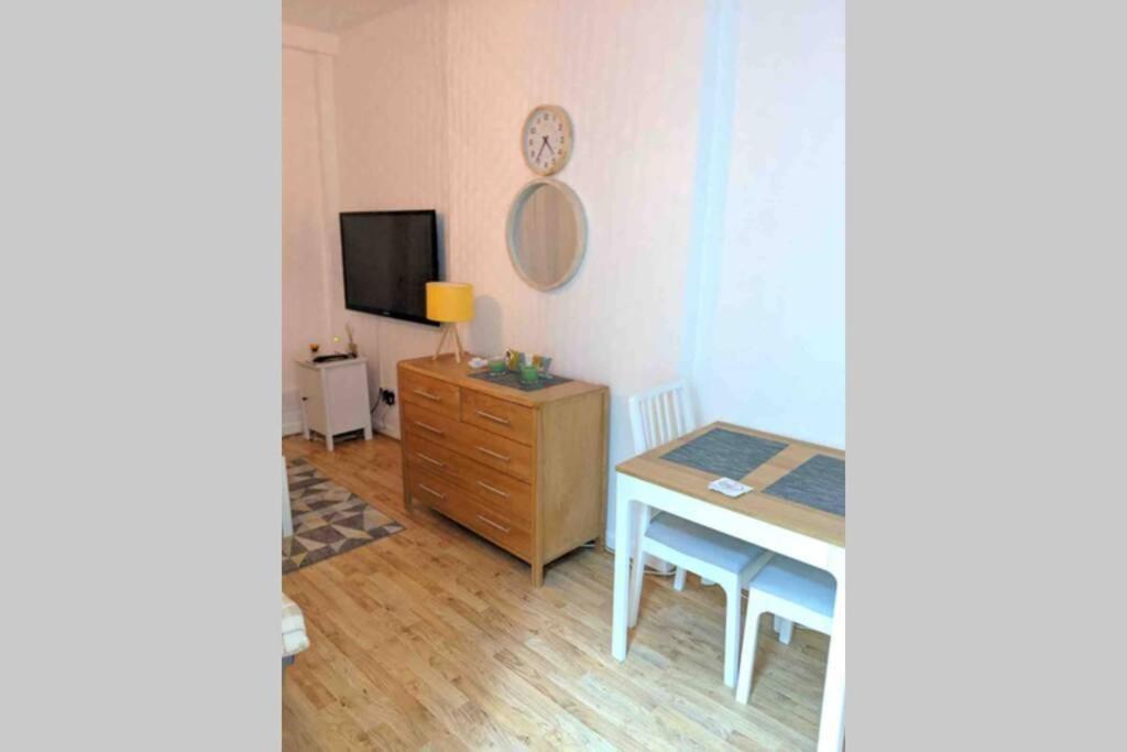 Apartment Cozy Hidden Gem In The Bay 10 Mins Walk From Wmc With Parking