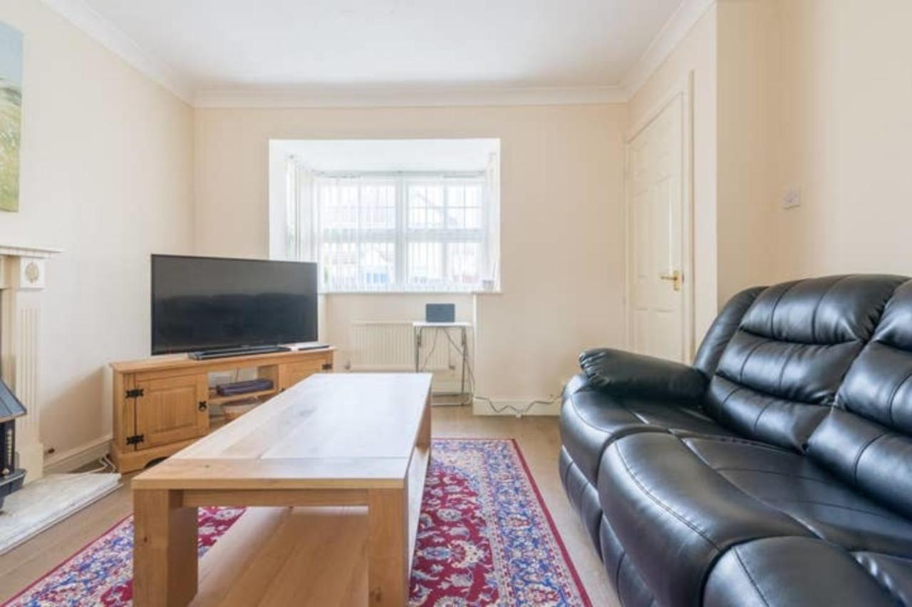 Modern 4 Bedroom Detached House In Holiday home