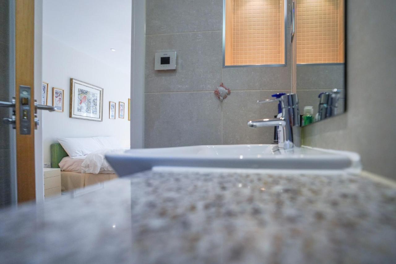 Royal Stuart Lane - Townhouse By The Bay With Parking Holiday home *
