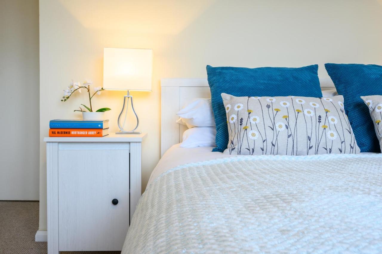 Cathays Heights, By Ty Sa - A Stylish Spacious 2 Bed Apartment. Convenient For City Centre & Hospital. *