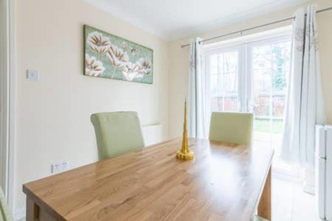 Modern 4 Bedroom Detached House In * Cardiff