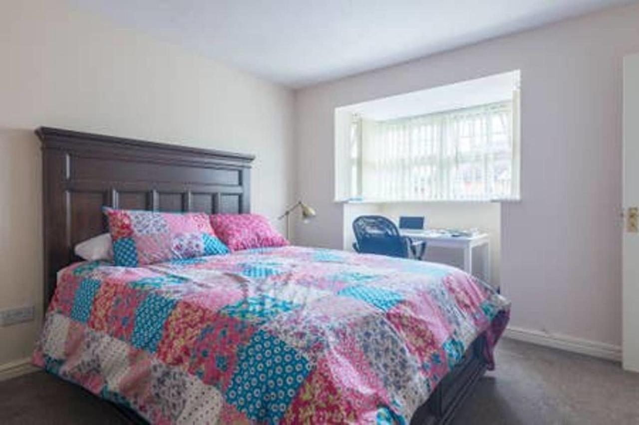 Modern 4 Bedroom Detached House In * Cardiff