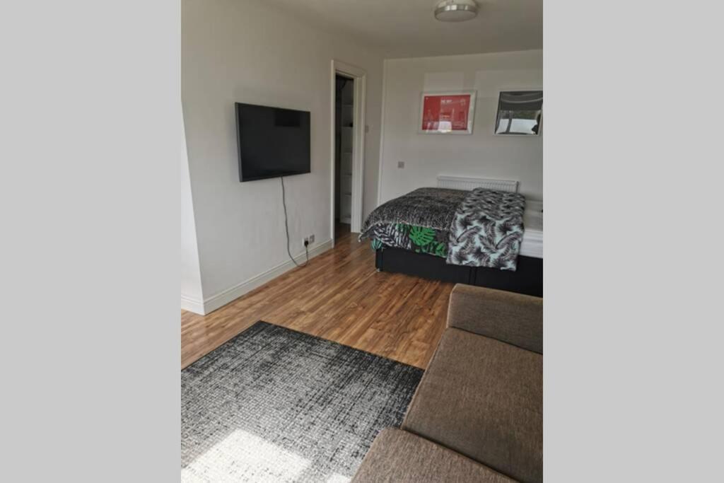 Stylish Bungalow, Close To Centre *