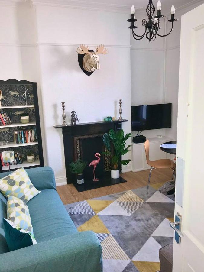 4 Double Beds City House, Virgin Tv Wifi Free Parking * Cardiff