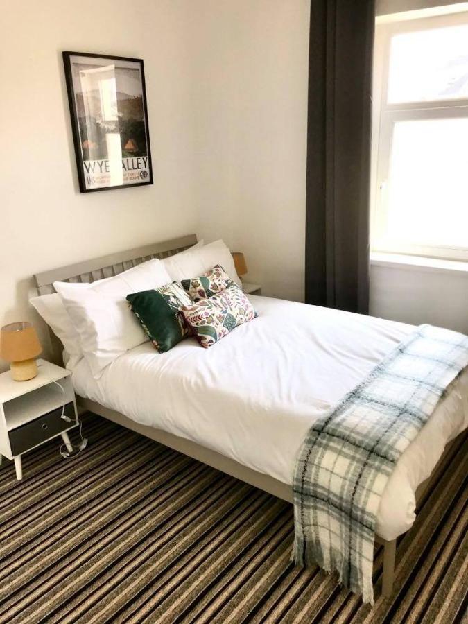 4 Double Beds City House, Virgin Tv Wifi Free Parking