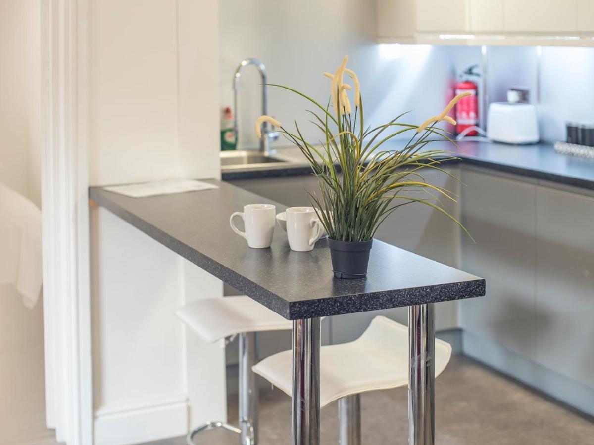 Apartment Pass The Keys Modern & Light 2 Bedroom In Canton *
