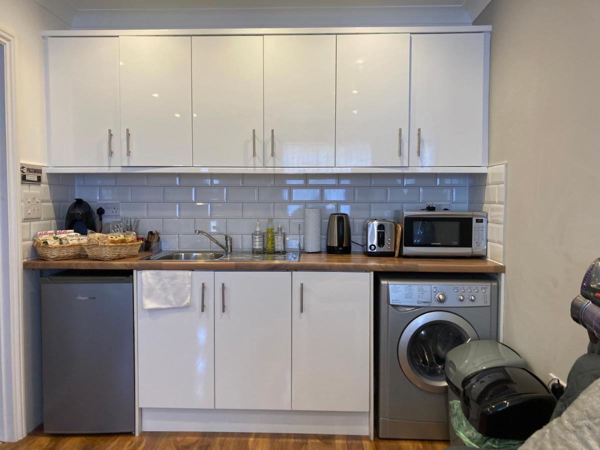 Beechfield House Modern Studio Self-contained Unit With Free Wifi And Parking And Kitchen Area 4m From Centre And Castle *