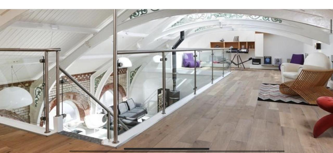 Private Spa, Steam Room, Sauna, Large Hot Tub And Gym In Stunning 3 Bedroom Cardiff