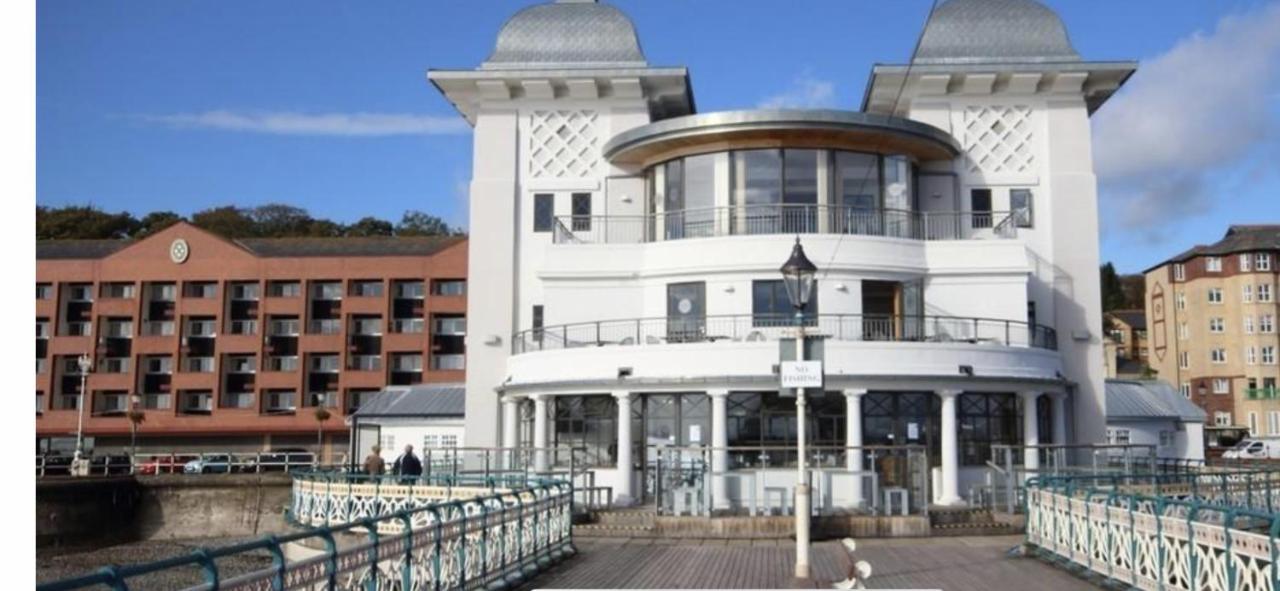 Private Spa, Steam Room, Sauna, Large Hot Tub And Gym In Stunning 3 Bedroom *