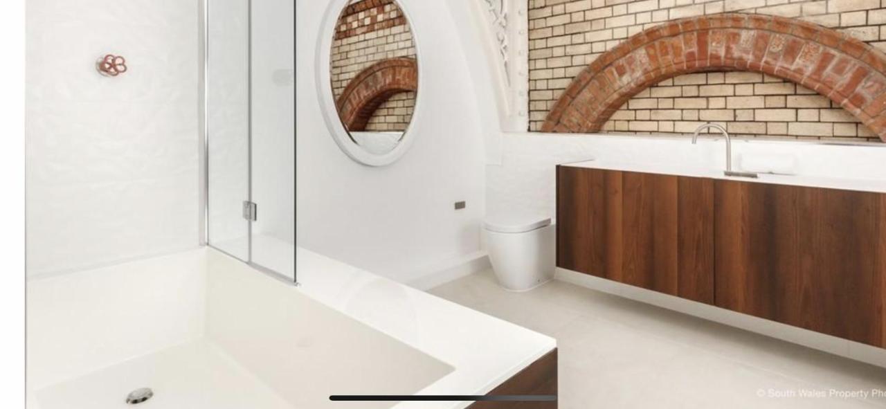 Private Spa, Steam Room, Sauna, Large Hot Tub And Gym In Stunning 3 Bedroom *