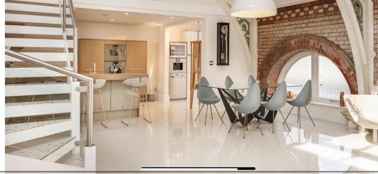 Private Spa, Steam Room, Sauna, Large Hot Tub And Gym In Stunning 3 Bedroom * Cardiff