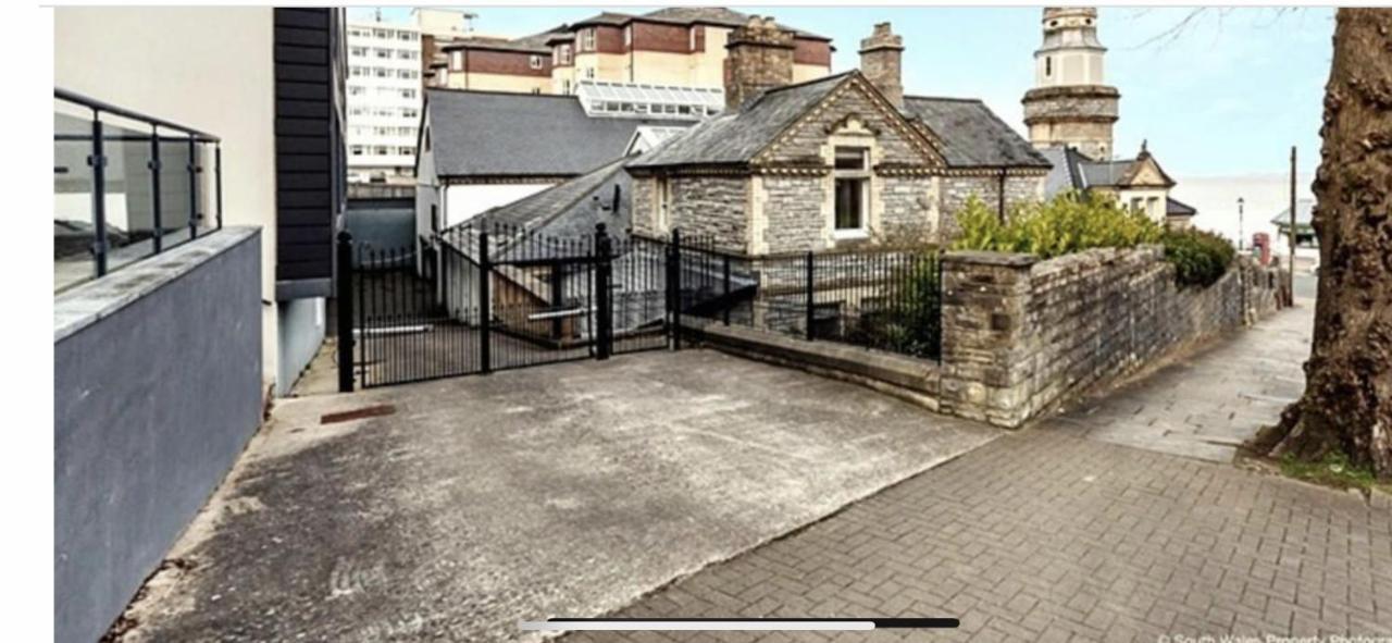 Private Spa, Steam Room, Sauna, Large Hot Tub And Gym In Stunning 3 Bedroom * Cardiff