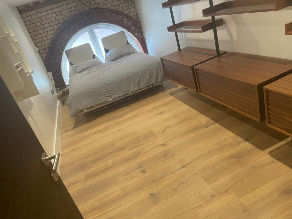 Private Spa, Steam Room, Sauna, Large Hot Tub And Gym In Stunning 3 Bedroom Apartment
