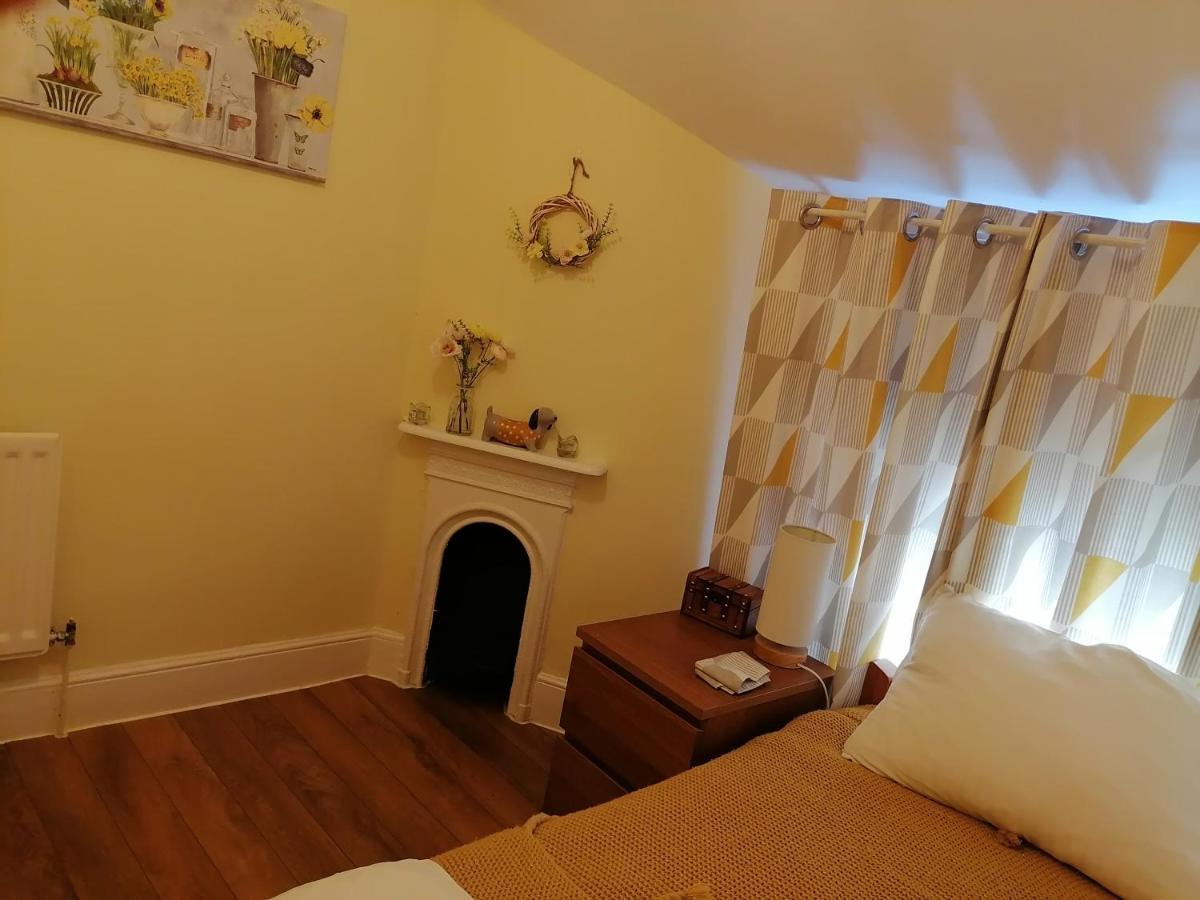 Holiday home Tynant House- Modern 3 Bed House- Centre And Free Parking *