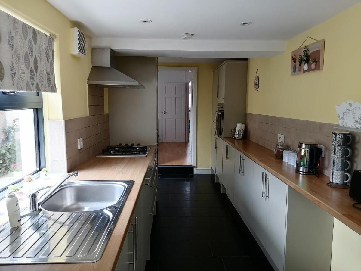Tynant House- Modern 3 Bed House- Centre And Free Parking