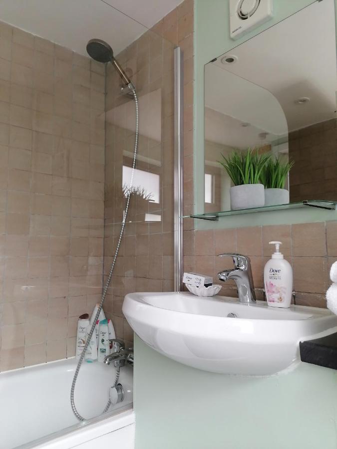 Tynant House- Modern 3 Bed House- Centre And Free Parking Holiday home Cardiff