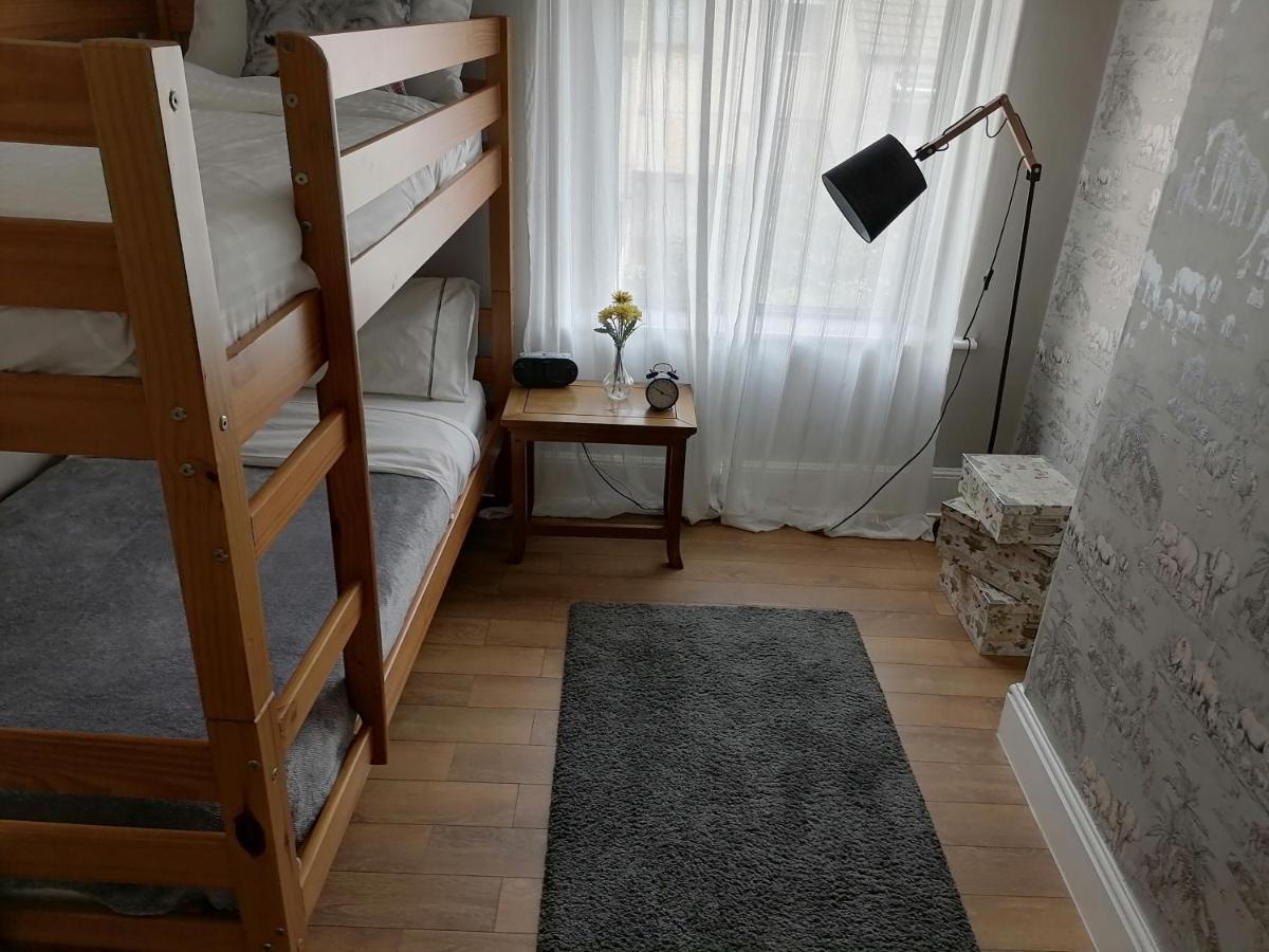 Holiday home Tynant House- Modern 3 Bed House- Centre And Free Parking Cardiff
