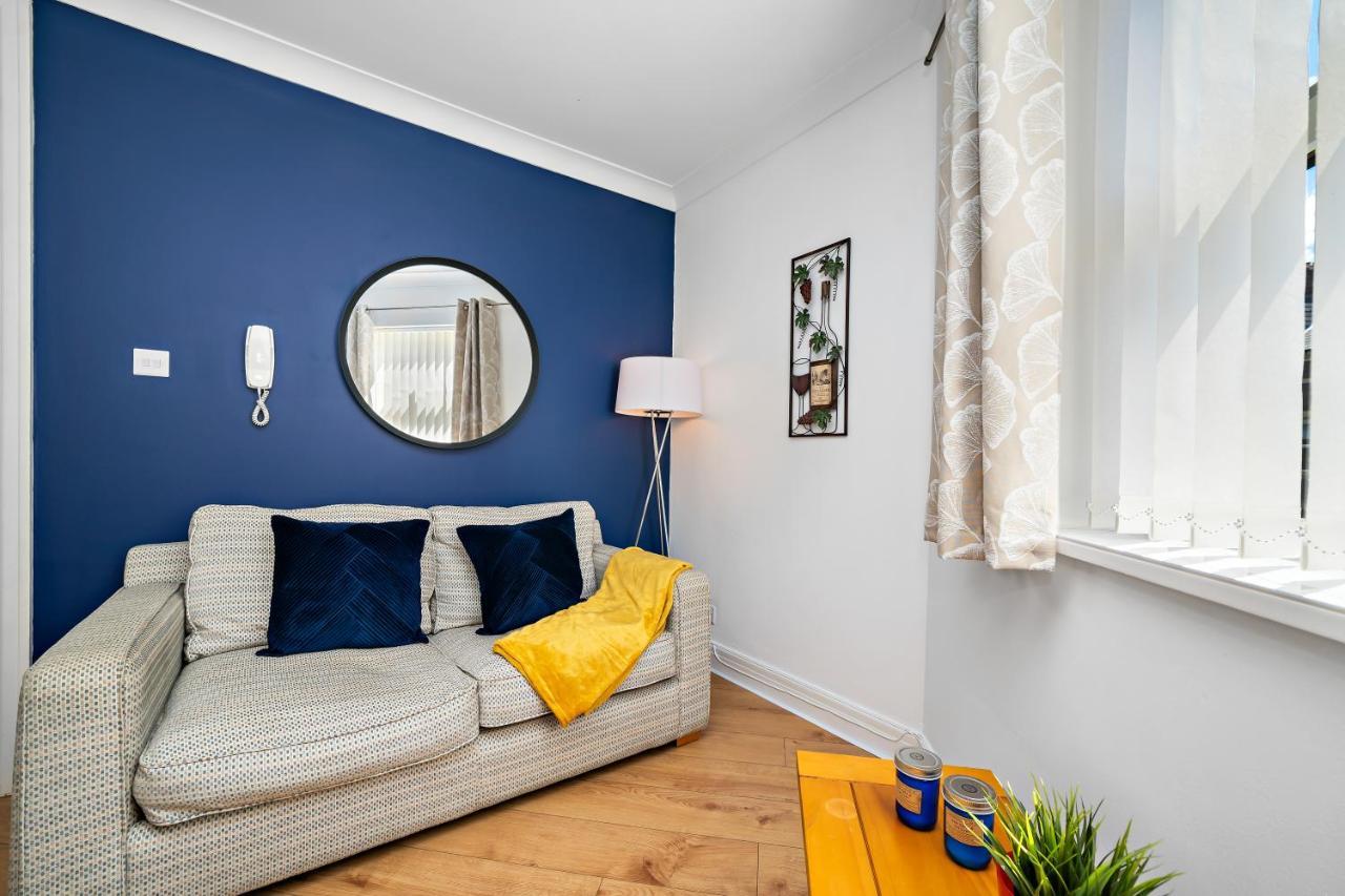 In Canton St John's Court Apartment
