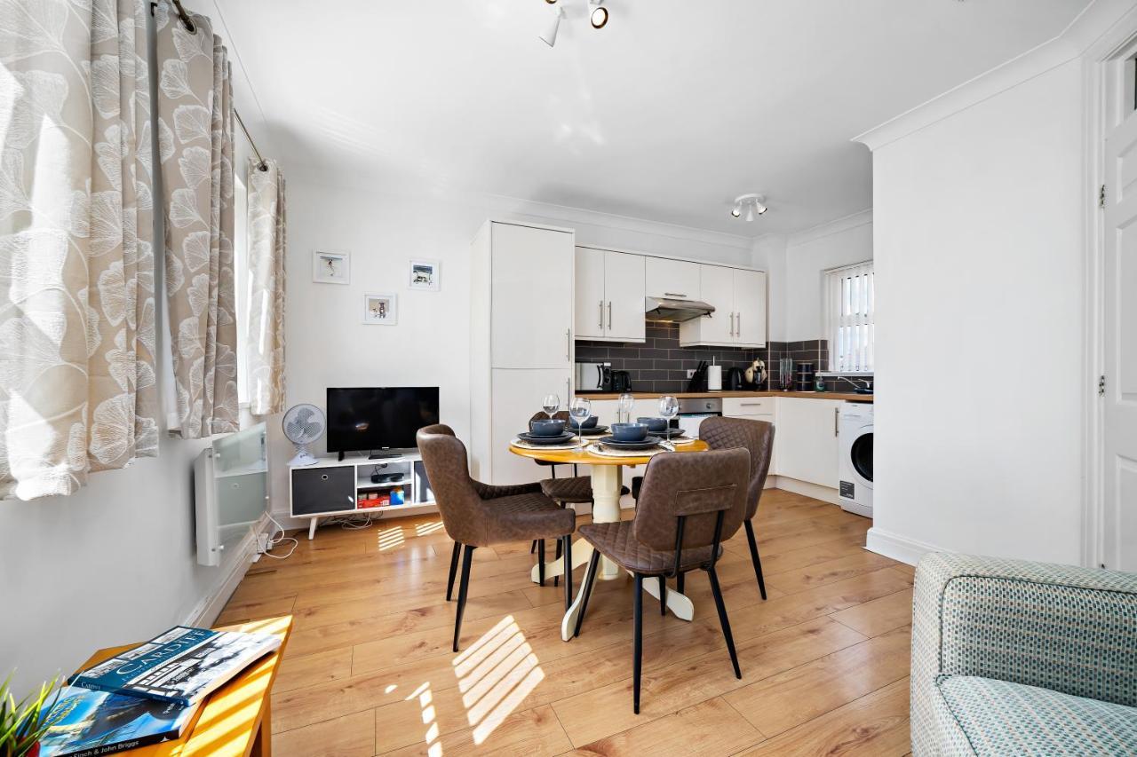 In Canton St John's Court Apartment *