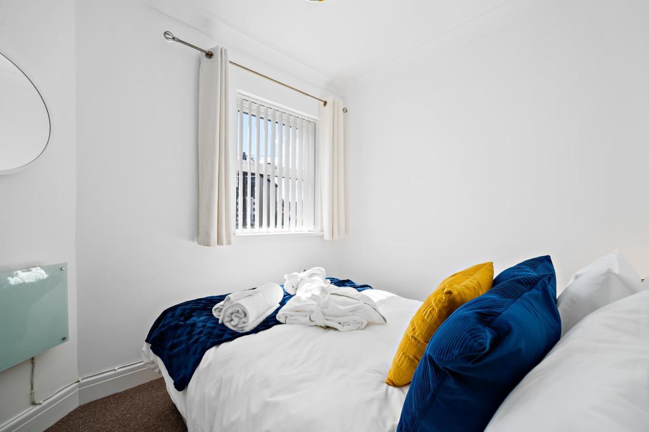 In Canton St John's Court Apartment *