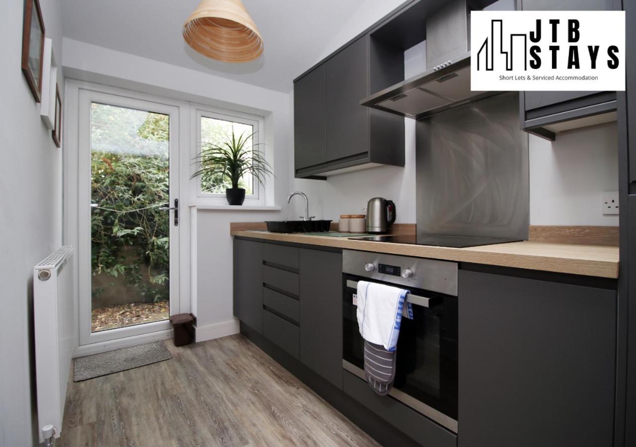 Holiday home Modernised 2 Bedroom Townhouse By Jtb Stays Short Lets & Serviced Accommodation Cardiff With Wifi & Self Check In Cardiff