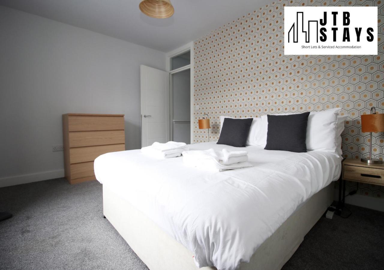 Modernised 2 Bedroom Townhouse By Jtb Stays Short Lets & Serviced Accommodation Cardiff With Wifi & Self Check In *