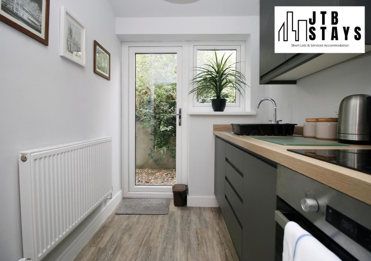 Holiday home Modernised 2 Bedroom Townhouse By Jtb Stays Short Lets & Serviced Accommodation Cardiff With Wifi & Self Check In