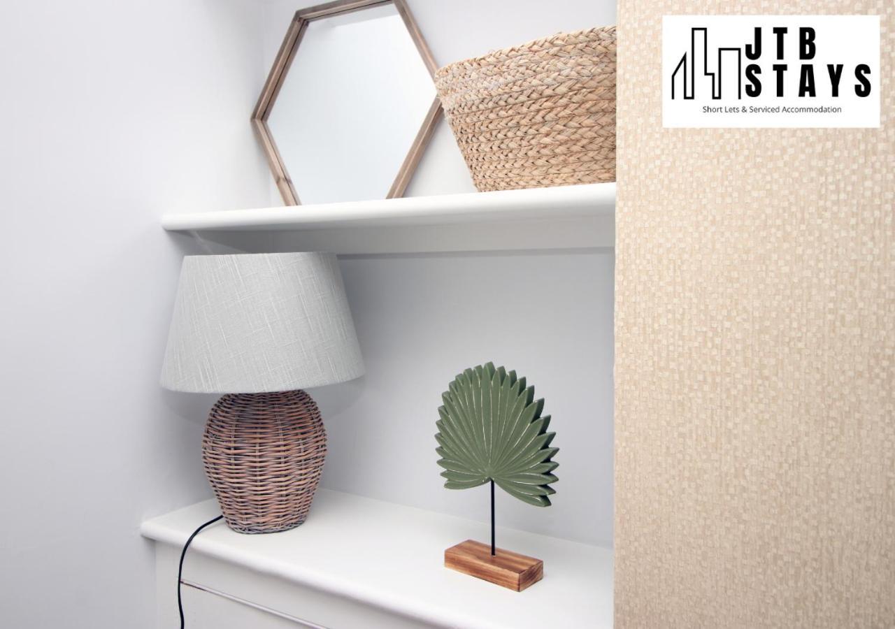 Modernised 2 Bedroom Townhouse By Jtb Stays Short Lets & Serviced Accommodation Cardiff With Wifi & Self Check In *