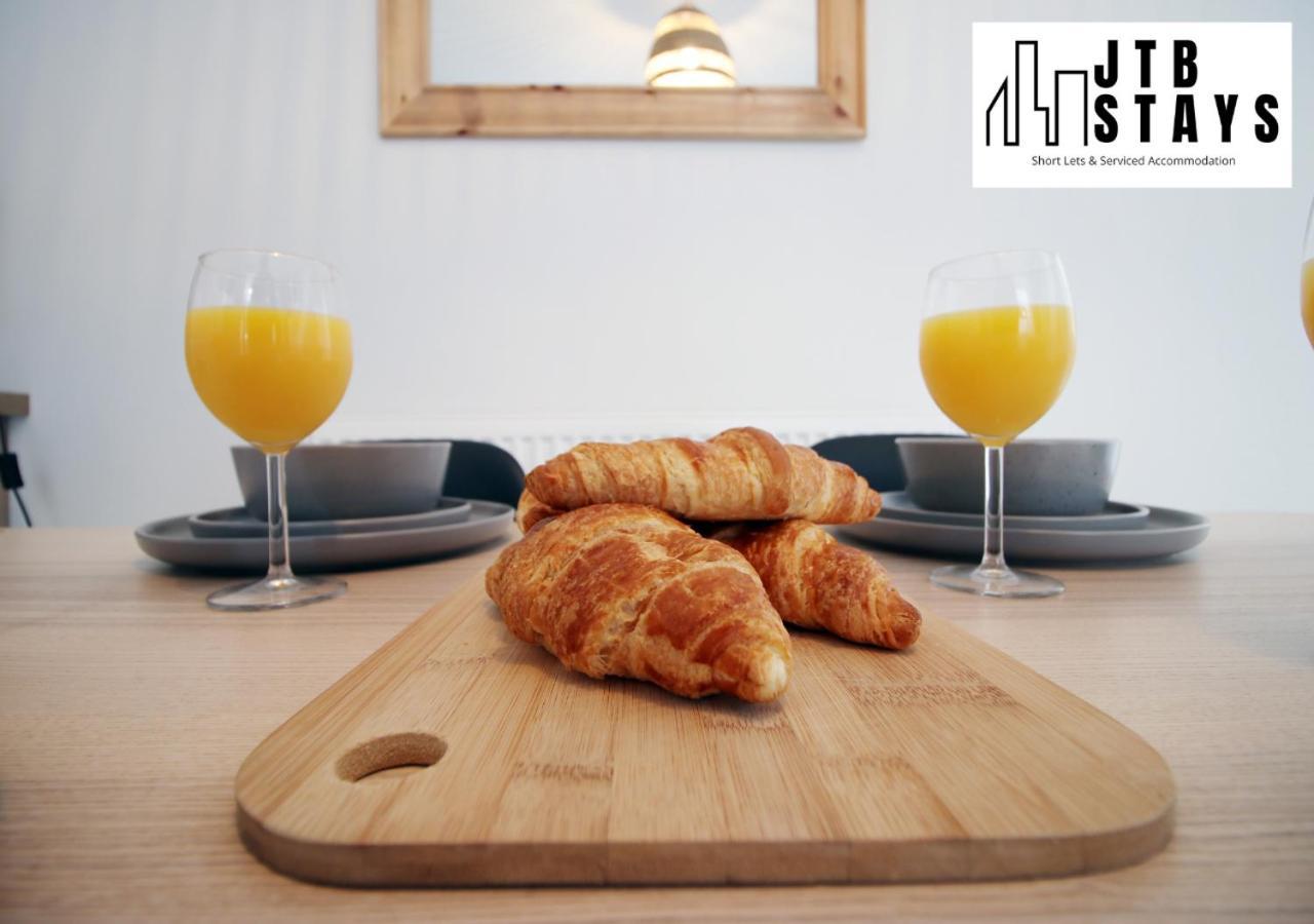 Holiday home Modernised 2 Bedroom Townhouse By Jtb Stays Short Lets & Serviced Accommodation Cardiff With Wifi & Self Check In *