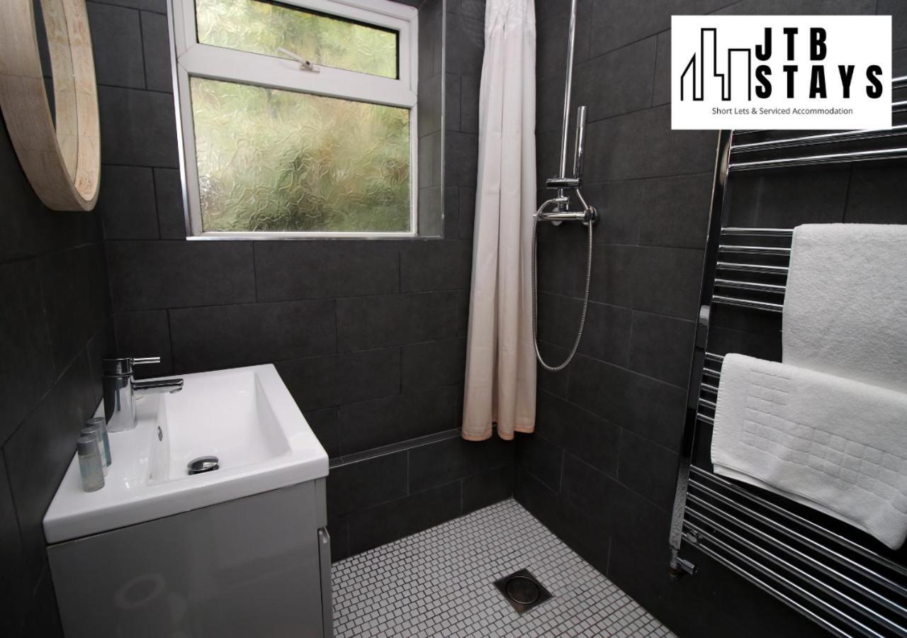 Holiday home Modernised 2 Bedroom Townhouse By Jtb Stays Short Lets & Serviced Accommodation Cardiff With Wifi & Self Check In Cardiff
