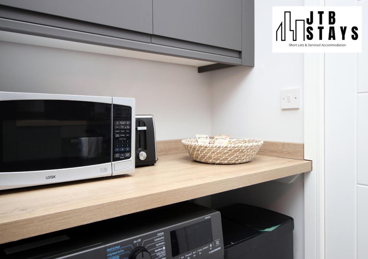 Holiday home Modernised 2 Bedroom Townhouse By Jtb Stays Short Lets & Serviced Accommodation Cardiff With Wifi & Self Check In