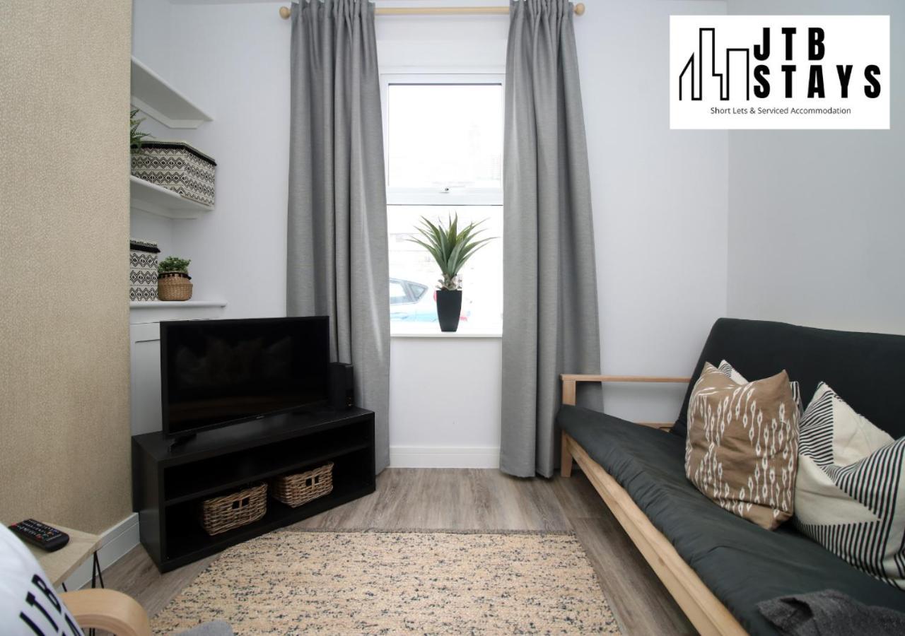 Holiday home Modernised 2 Bedroom Townhouse By Jtb Stays Short Lets & Serviced Accommodation Cardiff With Wifi & Self Check In *