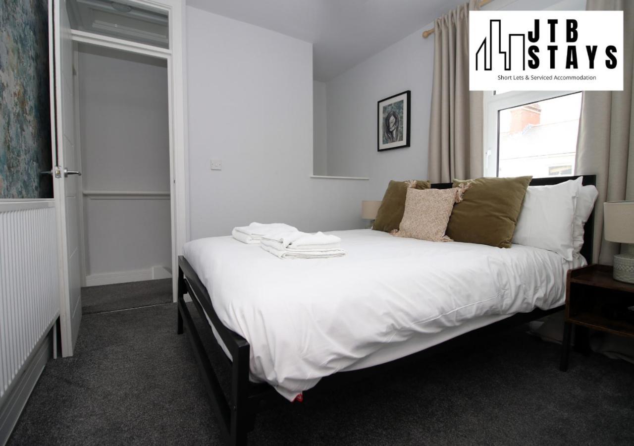 Modernised 2 Bedroom Townhouse By Jtb Stays Short Lets & Serviced Accommodation Cardiff With Wifi & Self Check In * Cardiff