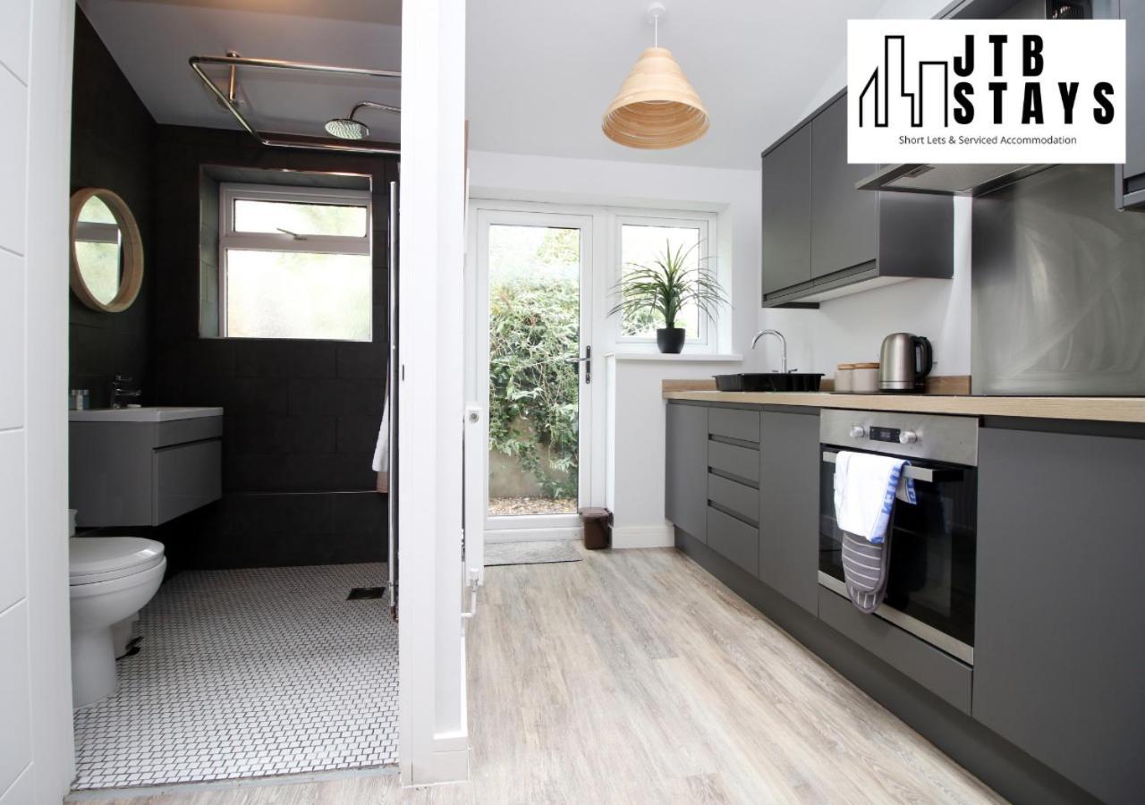 Holiday home Modernised 2 Bedroom Townhouse By Jtb Stays Short Lets & Serviced Accommodation Cardiff With Wifi & Self Check In *