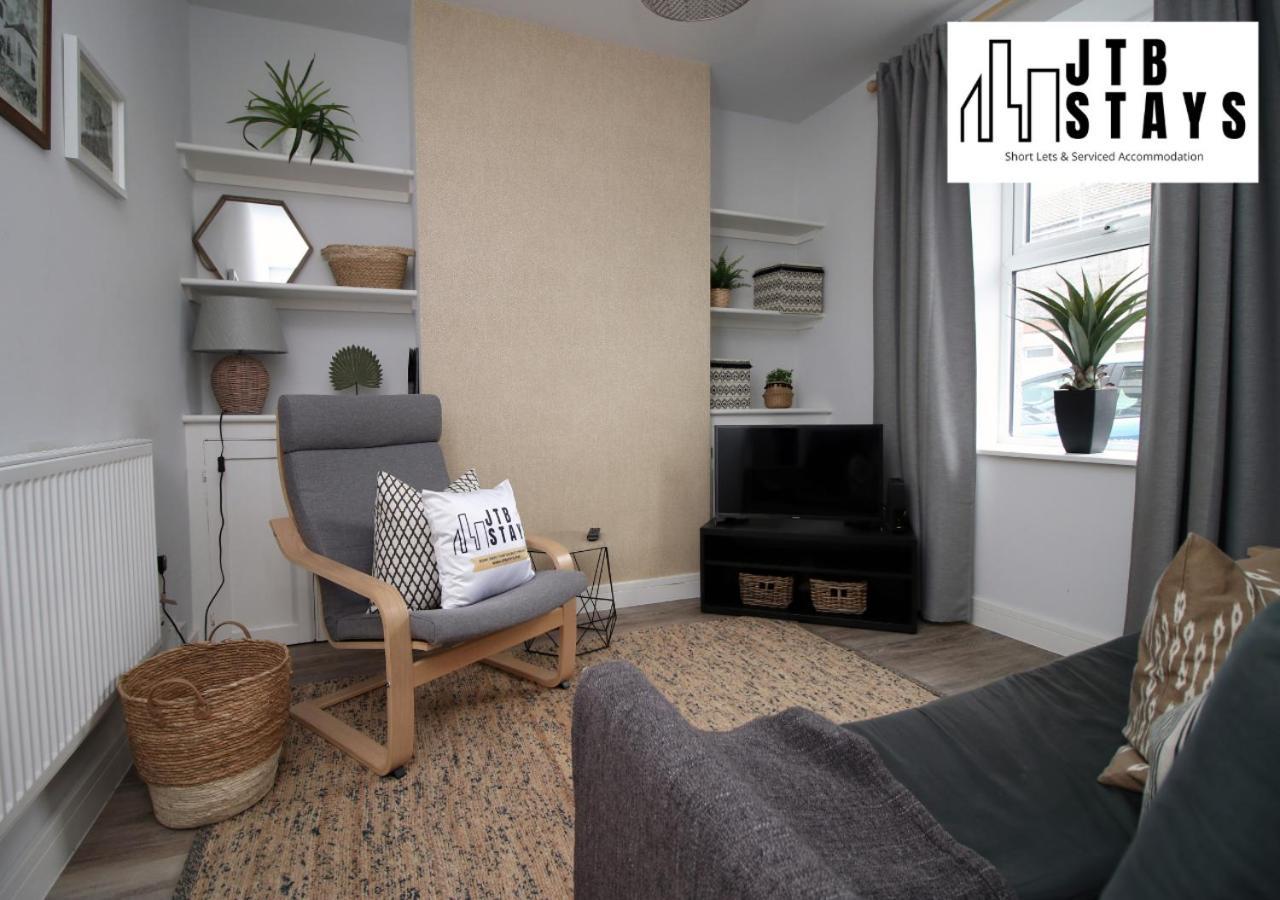 Modernised 2 Bedroom Townhouse By Jtb Stays Short Lets & Serviced Accommodation Cardiff With Wifi & Self Check In Holiday home