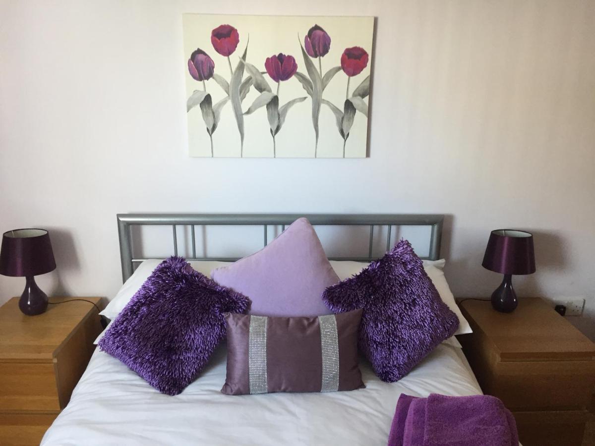 Stunning Spacious City Apartment With Free Parking *
