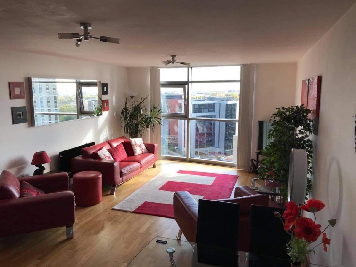 Stunning Spacious City Apartment With Free Parking * Cardiff