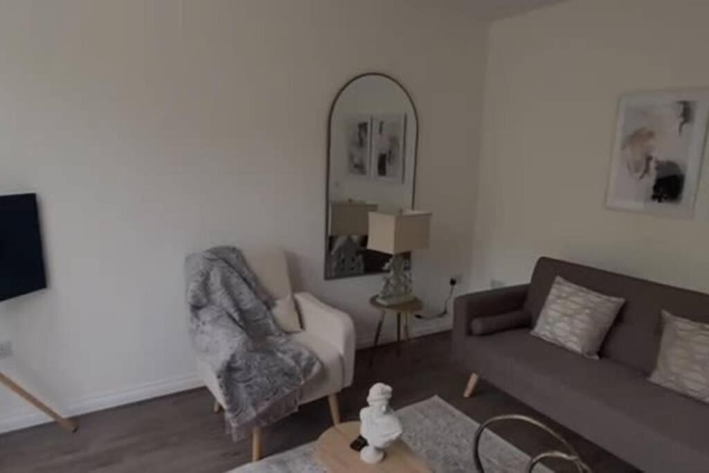 18 North Road Flat 1 By Mia Living Free Parking On Site *