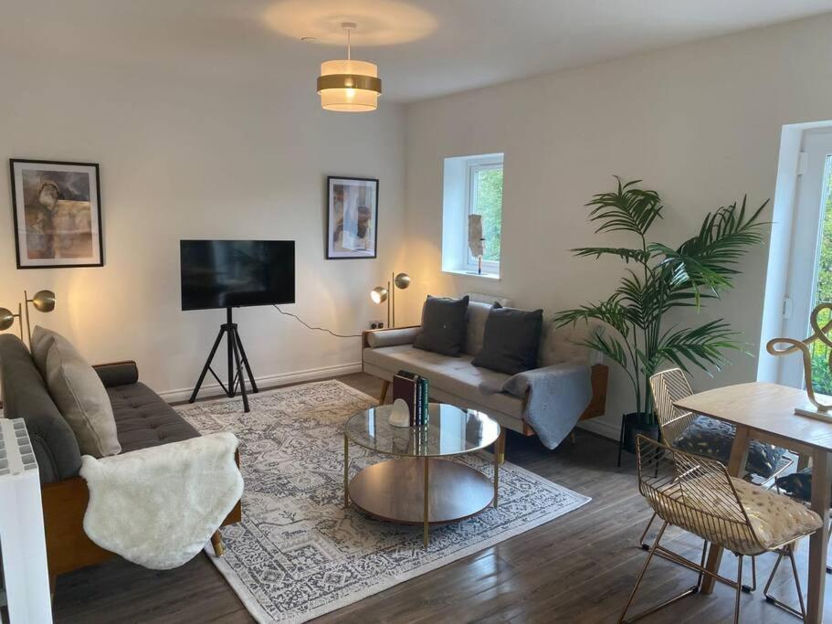 18 North Road Flat 2 By Mia Living Free Parking On Site Cardiff