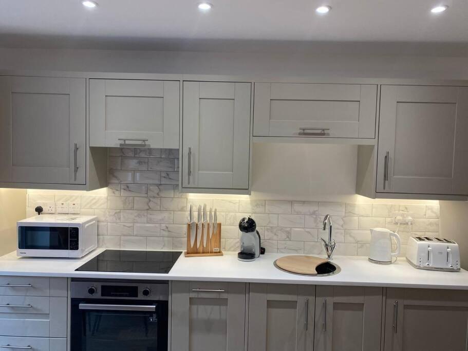 18 North Road Flat 2 By Mia Living Free Parking On Site Apartment *