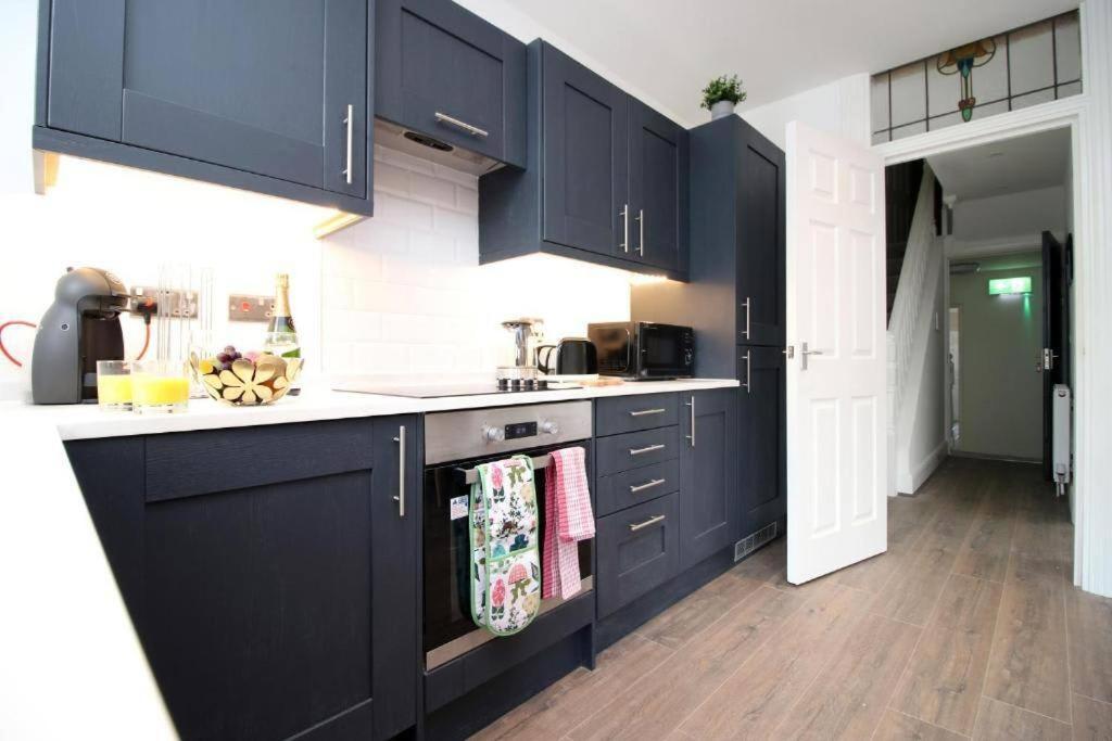 16 North Road Flat 4 By Mia Living Free Parking On Site * Cardiff