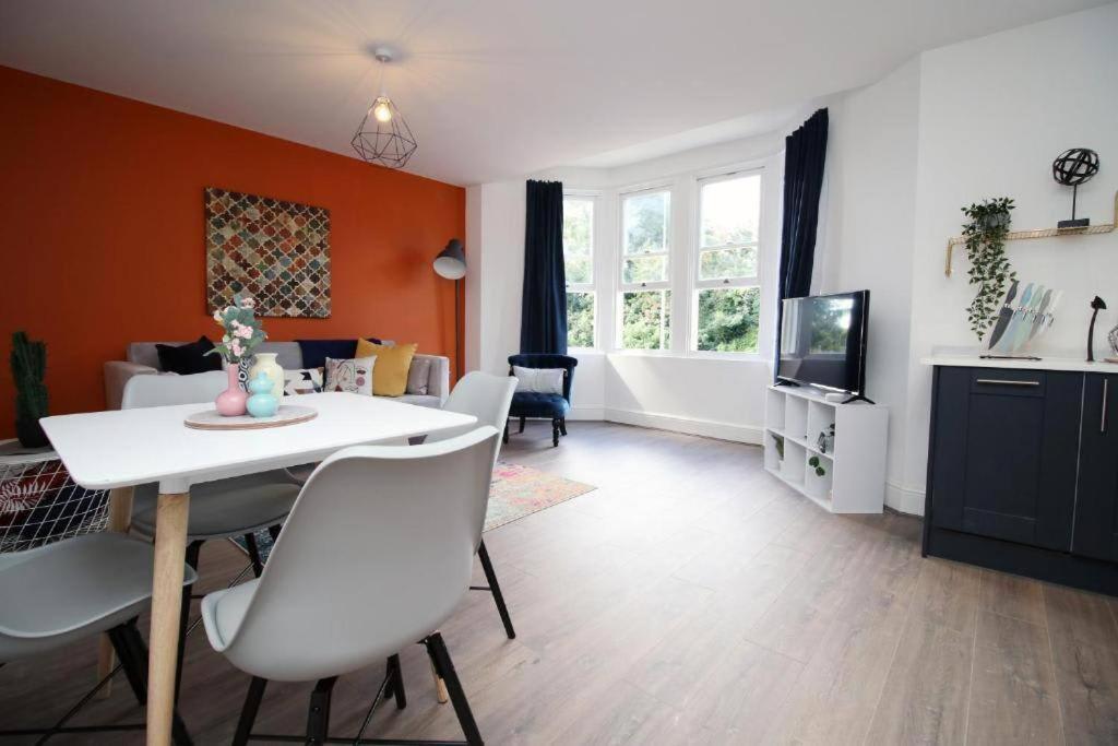 16 North Road Flat 4 By Mia Living Free Parking On Site Cardiff